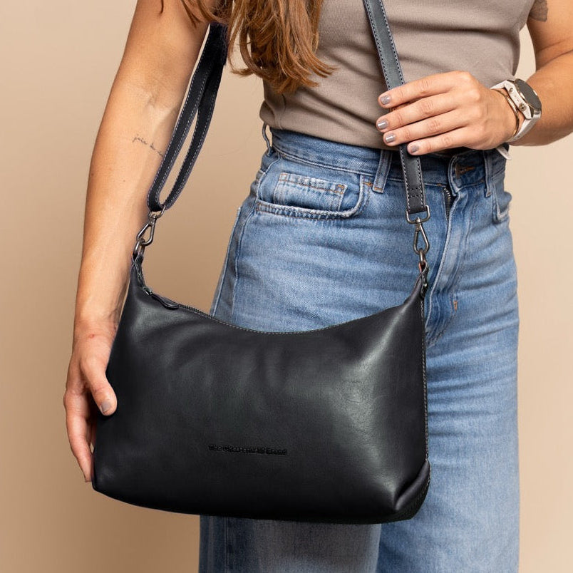Skara Full-Grain Leather Shoulder Bag نسائي