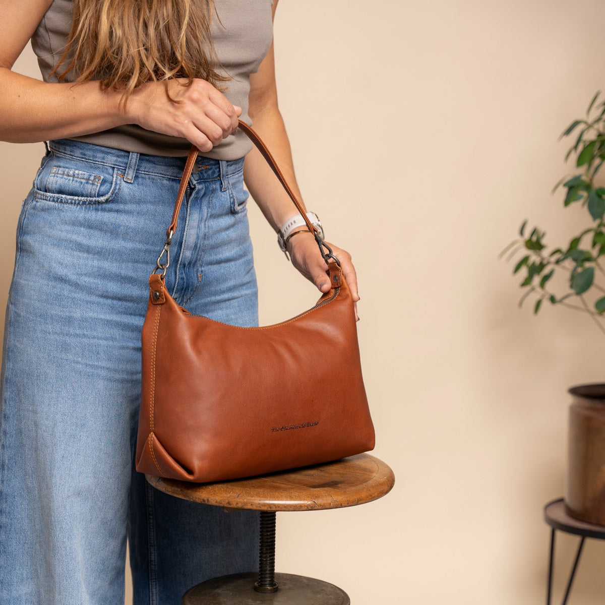 Skara Full-Grain Leather Shoulder Bag نسائي – alternate product view 3