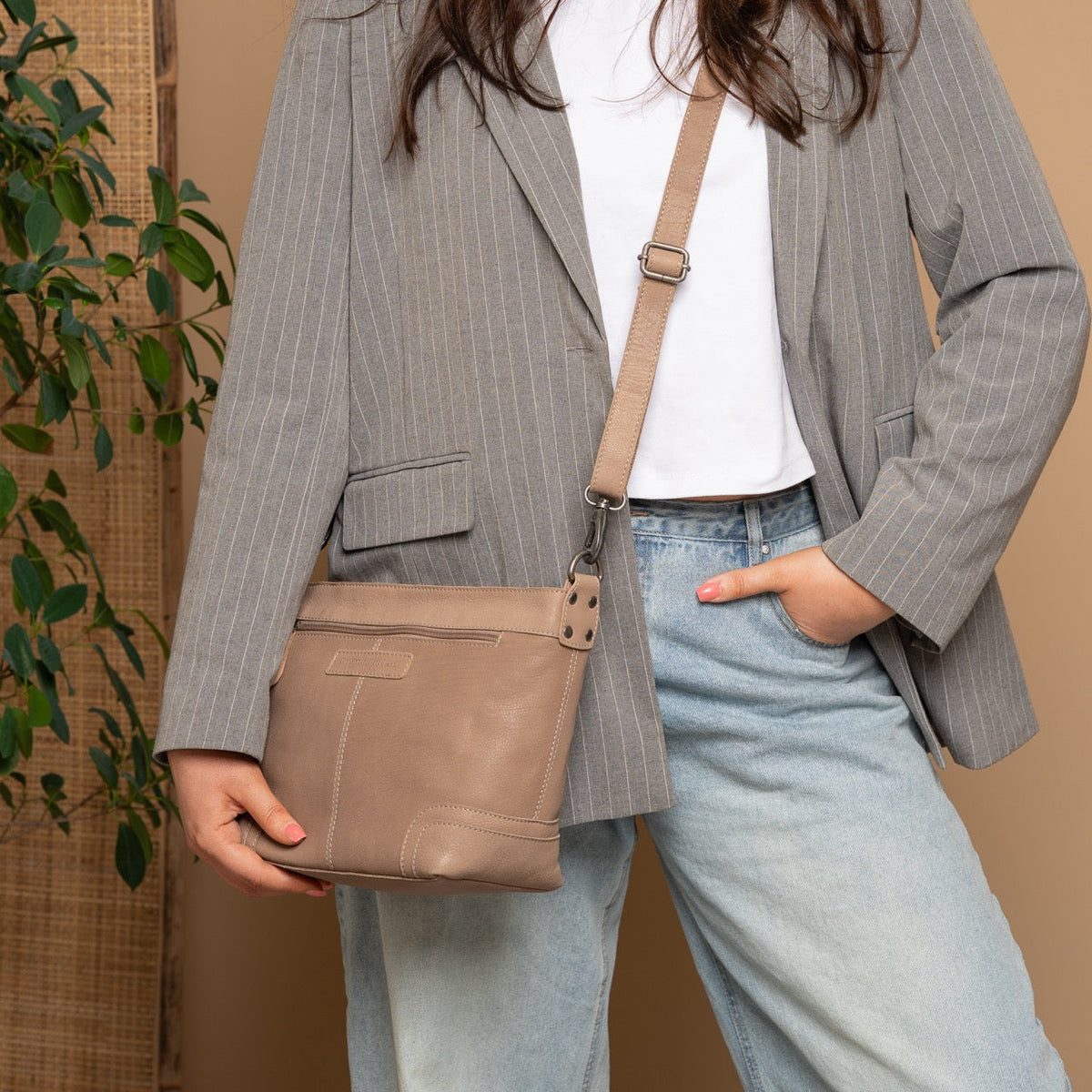 Zarita Full-Grain Leather Shoulder Bag نسائي – alternate product view 3
