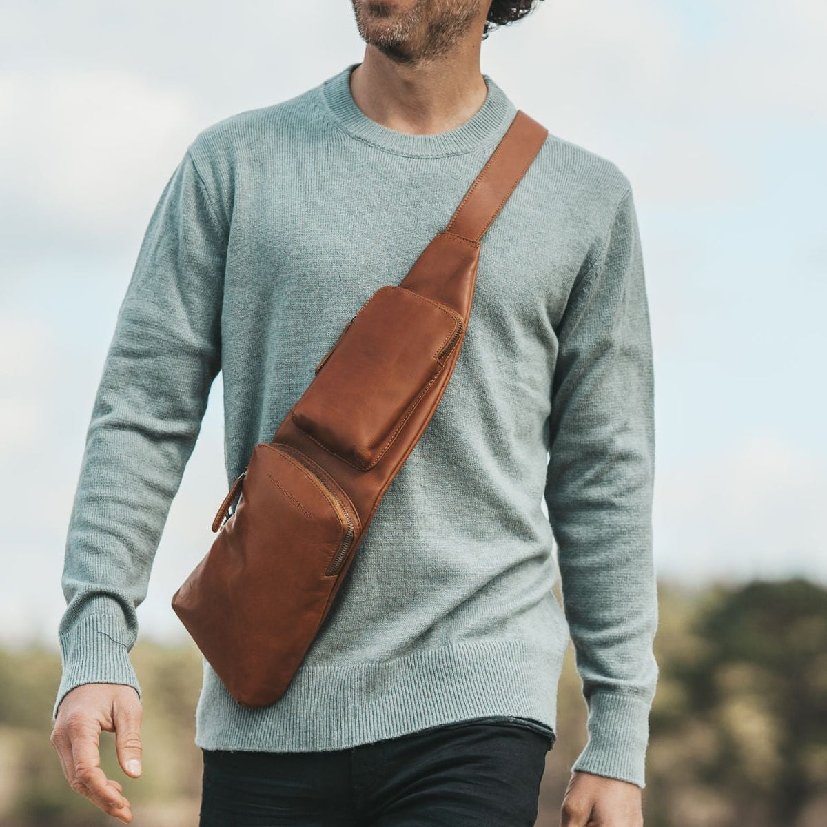 Leather Sling Bag Logan نسائي – alternate product view 2