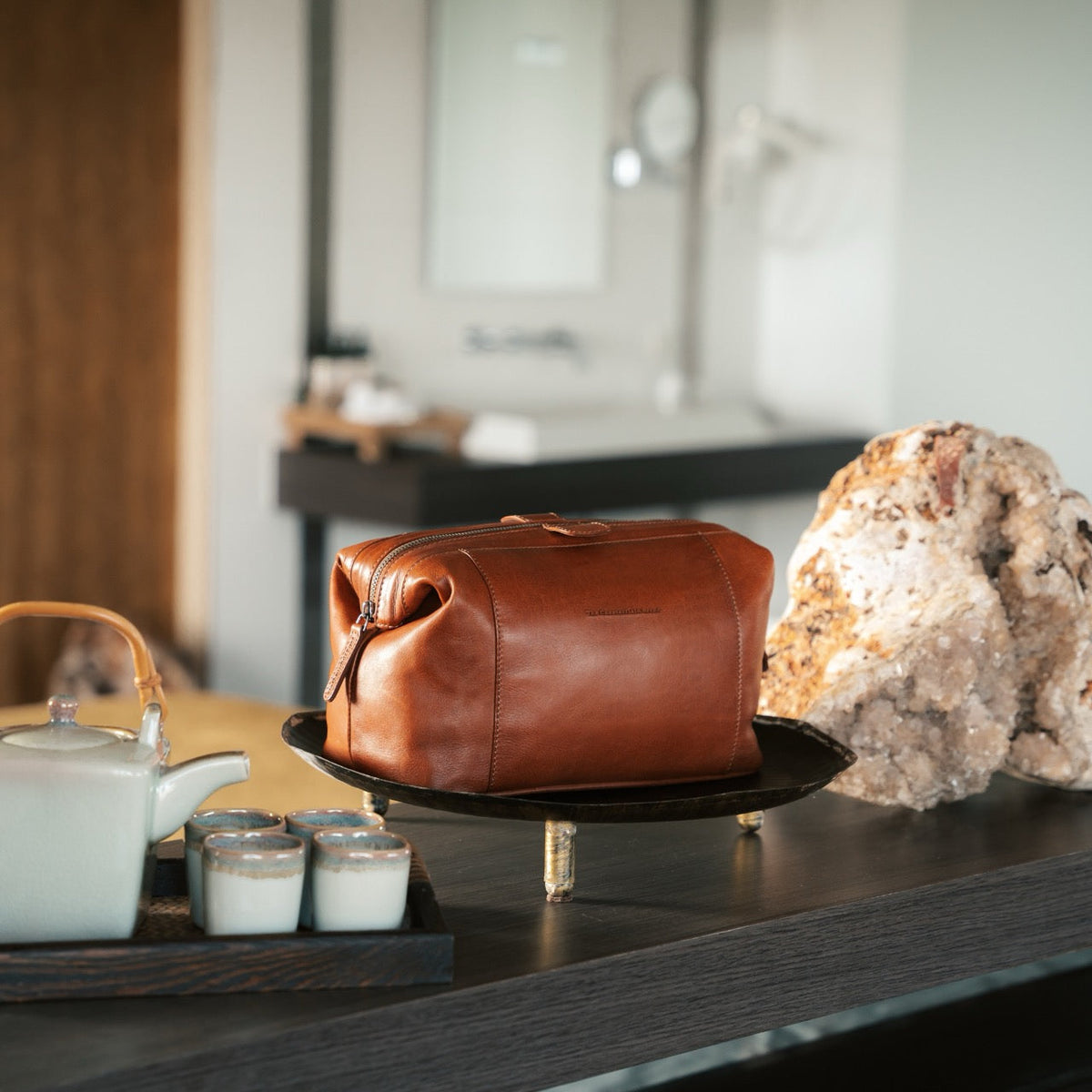 Biassa Full-Grain Leather Toiletry Bag نسائي – alternate product view 3