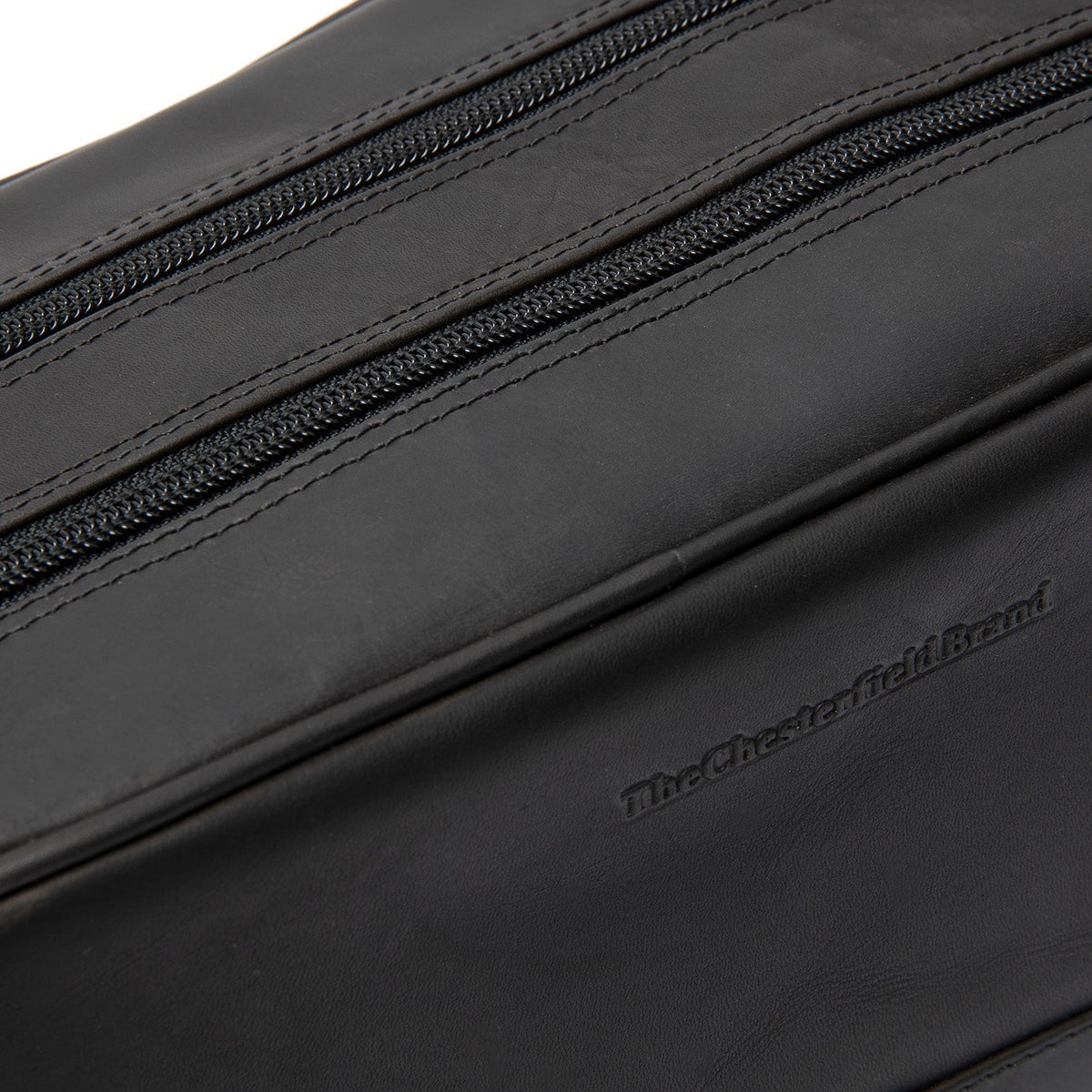 Tailored Rib Cuffs &amp; Hem Craftsmanship Construction Detail on Stacey Full-Grain Leather Toiletry Bag نسائي