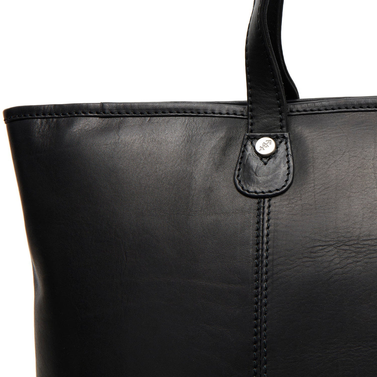 
Solid Antique Brass Hardware & Heavy-Duty Dual Zipper Detail on Ferrera حقيبة تسوق جلدية