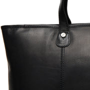 
Solid Antique Brass Hardware & Heavy-Duty Dual Zipper Detail on Ferrera حقيبة تسوق جلدية