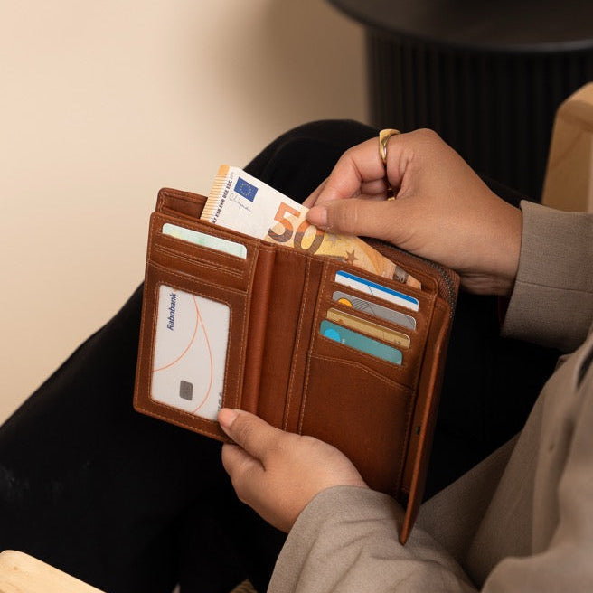 Ascot Full-Grain Leather Wallet نسائي – alternate product view 3