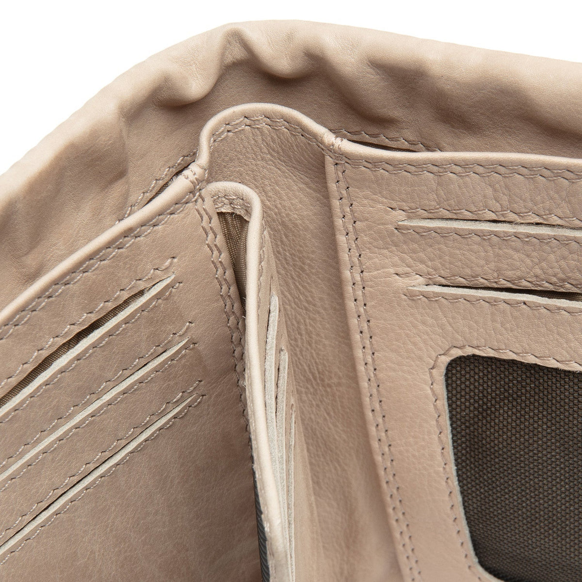 Solid Antique Brass Hardware &amp; Heavy-Duty Dual Zipper Detail on Mavona Full-Grain Leather Wallet نسائي