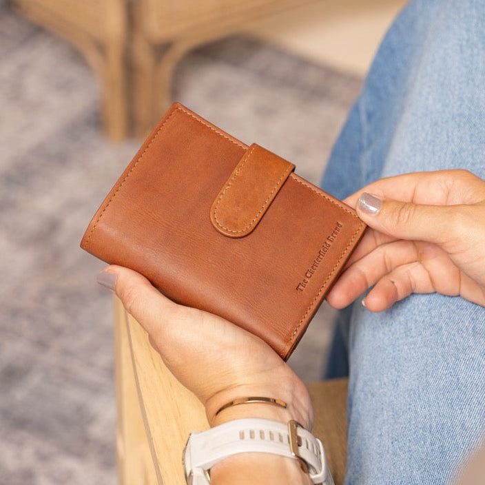 Ruby Full-Grain Leather Wallet نسائي – alternate product view 2