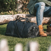 Melbourne Full-Grain Leather Weekender Bag نسائي - Structured Side Profile Showing Gusset Depth &amp; Expansion Capacity
