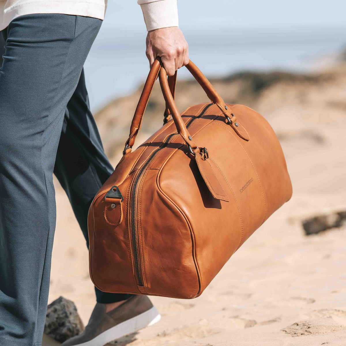 William Full-Grain Leather Weekender Bag نسائي – alternate product view 2