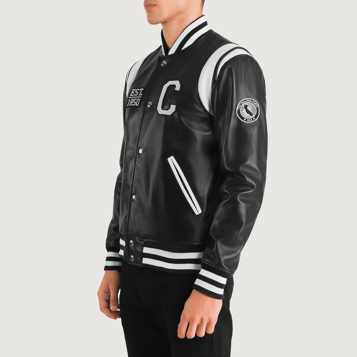 
Black & White Sheepskin Leather Varsity Jacket - عرض خلفي يوضح تفصيل الأكتاف المتقن والحاشية النظيفة