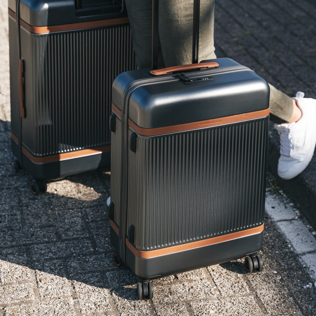 Medium Suitcase Zuna نسائي – alternate product view 3