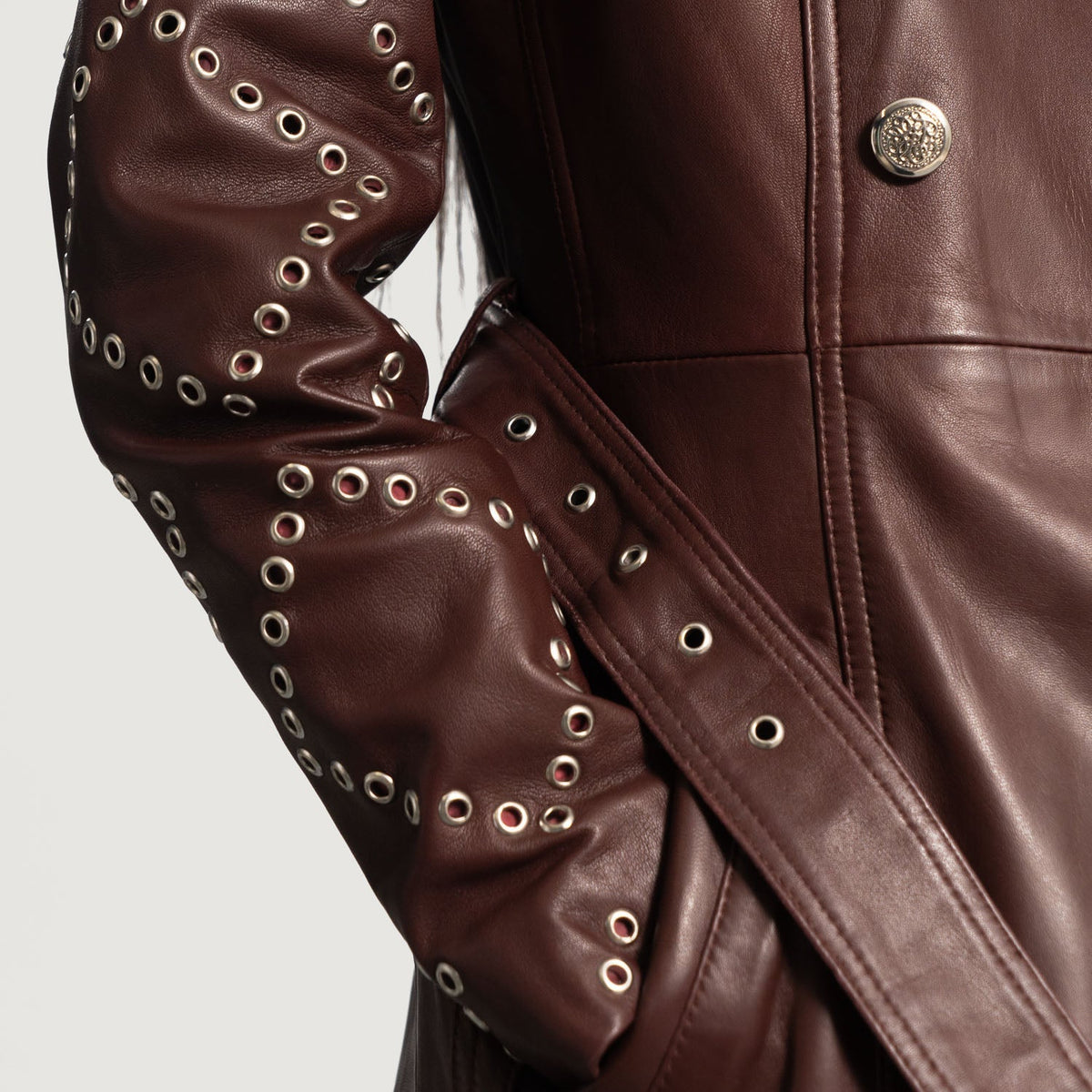 
تفاصيل مقربة of Notch & Button & Waist belt Hardware on Missoni عنابي معطف ترنش جلد نسائي