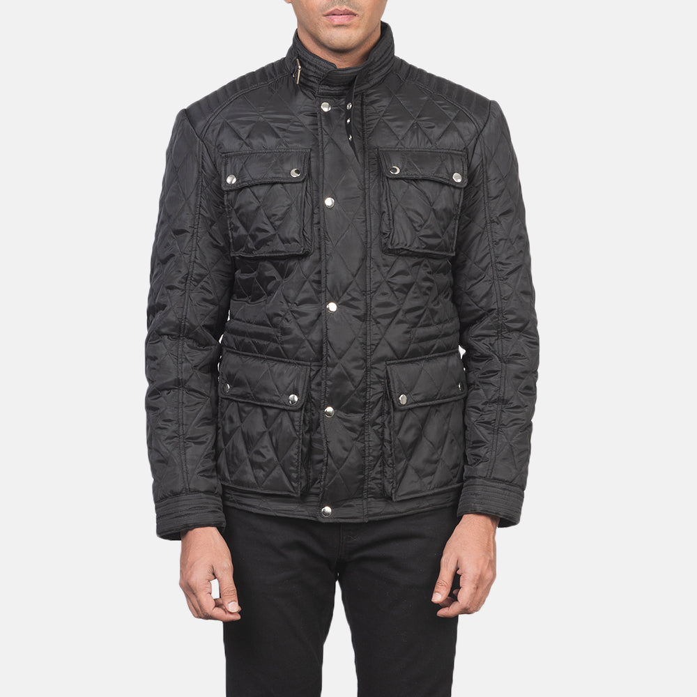 Close-Up Detail of Belted Band &amp; Zipper with Front Button Flap Hardware on Men's Nelson مبطن أسود Windbreaker جاكيت جلد رجالي