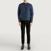 Close-Up Detail of Snap Button Band &amp; Zipper Hardware on Men's Nyle مبطن Windbreaker جاكيت جلد رجالي