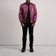 
تفاصيل مقربة of Varsity & Zipper Hardware on Quinton MA-1 عنابي جاكيت بومبر جلد رجالي