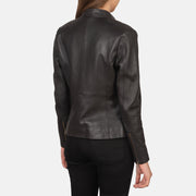 
تفاصيل مقربة للرقبة بزر ضغط والسحابات في Rave Brown Leather Biker Jacket