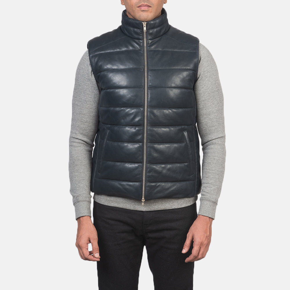 Close-Up Detail of Classic Collar &amp; Zipper with Dual Puller Hardware on Men's Reeves أزرق Leather Puffer Vest رجالي