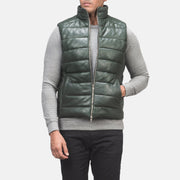 Close-Up Detail of Classic Collar &amp; Zipper with Dual Puller Hardware on Men's Reeves أخضر Leather Puffer Vest رجالي