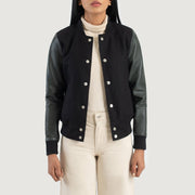 
Savant Green Hybrid Varsity Jacket in Green Sheepskin Leather - عرض أمامي وقَصّة مفصلة أنيقة | شراء أونلاين عبر المتجر الرسمي