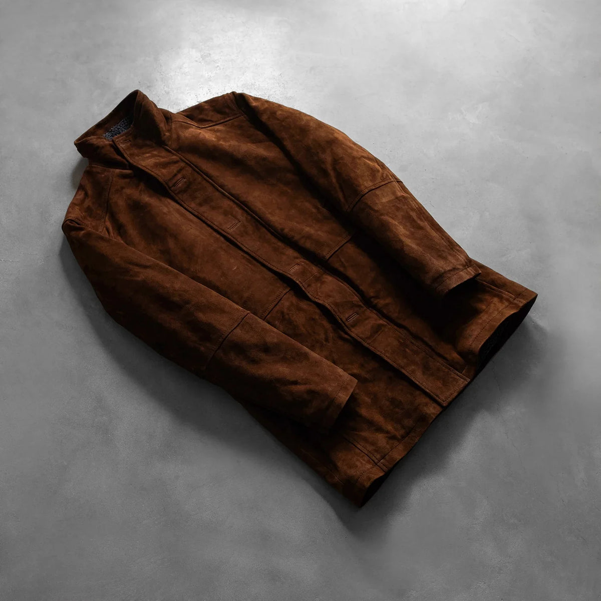 Open hem &amp; Hem Craftsmanship Construction Detail on Men's Sheriff بني جاكيت شمواه طبيعي رجالي