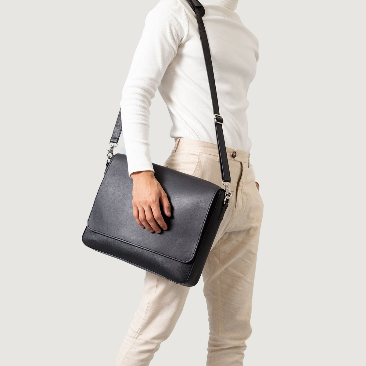 
The Carismatico Leather Messenger Bag – alternate product view 5