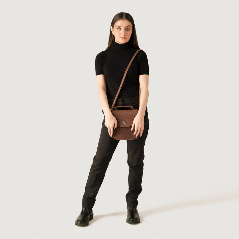 The Sandra Vintage بيج تان Leather Saddle Bag