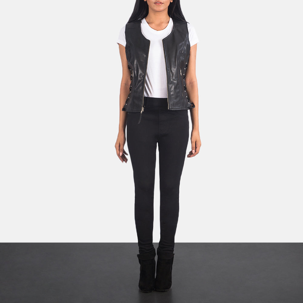 
Vanda أسود Leather Biker Vest نسائي - عرض جانبي يوضح قَصّة الأكمام المريحة