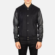 Close-Up Detail of Varsity &amp; Snap Buttons Hardware on Men's Vaxton أسود Hybrid Varsity جاكيت جلد رجالي