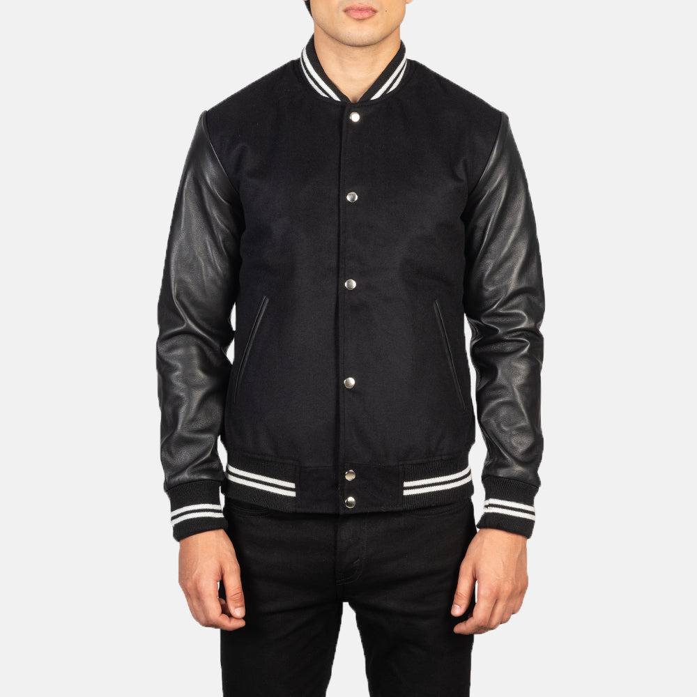 
تفاصيل مقربة of Varsity & Snap Buttons Hardware on Vaxton أسود Striped Hybrid Varsity جاكيت جلد رجالي