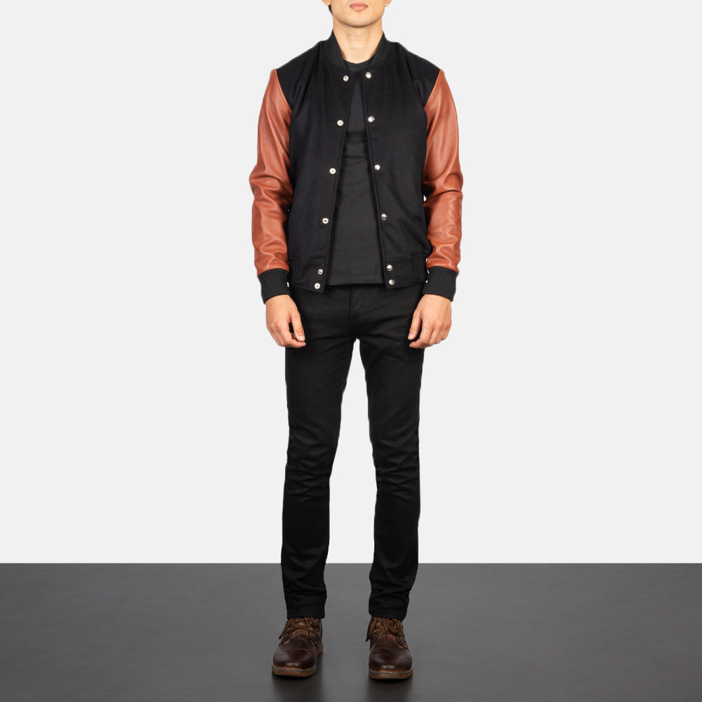 
Vaxton Brown Hybrid Varsity Jacket - عرض جانبي يوضح قَصّة الأكمام المريحة