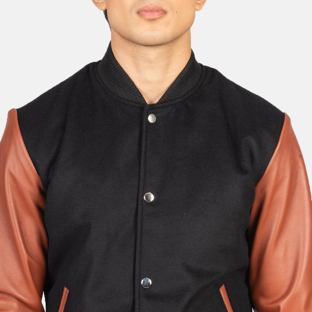 
عرض البطانة الداخلية Showing Quilted Polyester Lining & جيبان داخليان عمليان