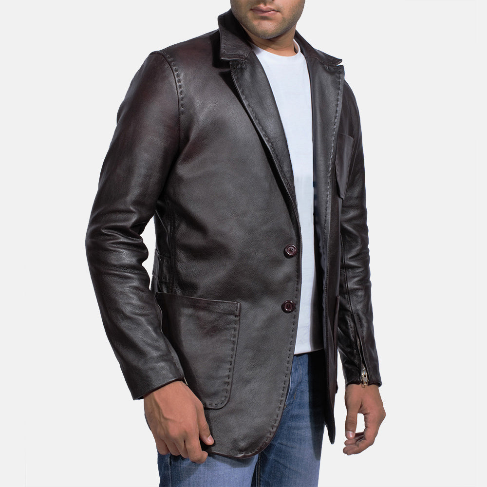 Close-Up Detail of Notch &amp; Button Hardware on Men's Wine أسود بليزر جلد رجالي