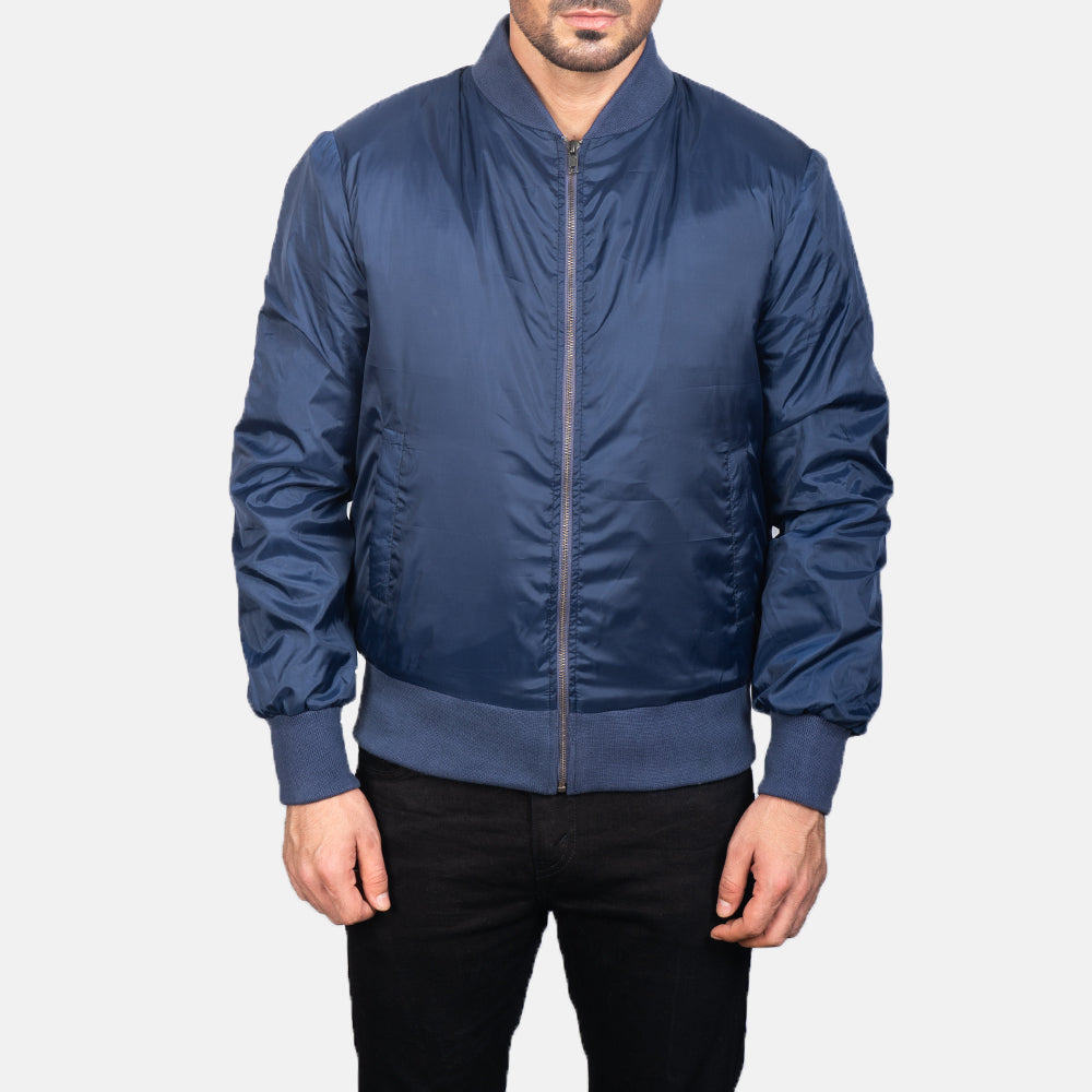 Close-Up Detail of Varsity &amp; Zipper Hardware on Men's Zack أزرق جاكيت بومبر جلد رجالي